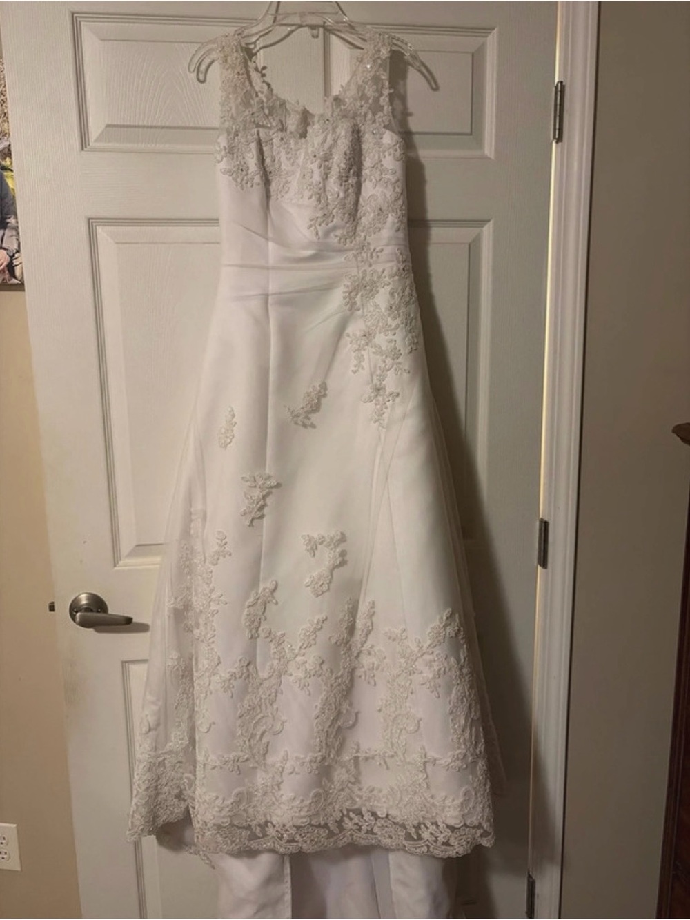 David's Bridal White Lace Appliqué A-Line wedding dress